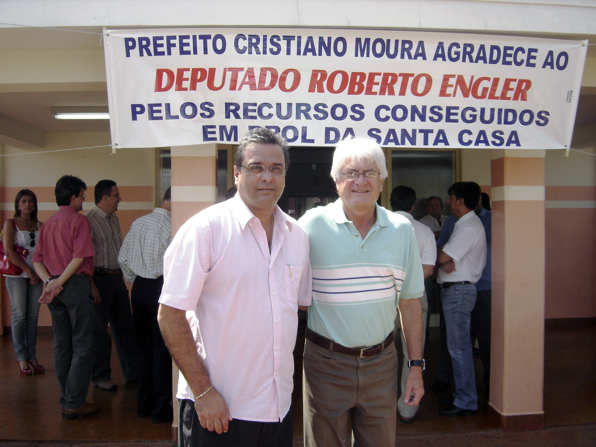 Prefeito Cristiano Barbosa Moura e o deputado Roberto Engler<a style='float:right;color:#ccc' href='https://www3.al.sp.gov.br/repositorio/noticia/03-2008/ENGLER MIGUELOPOLIS.jpg' target=_blank><i class='bi bi-zoom-in'></i> Clique para ver a imagem </a>